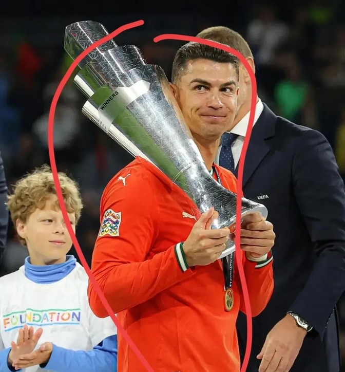 九游娱乐线上-包含C罗迎来三赛季出色发挥，塞尔维亚队观众热烈欢呼！比赛高潮迭起的词条-九游娱乐线上